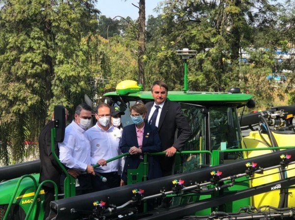 John Deere conecta pulverizador ao 5G e demonstra benefícios do campo conectado 