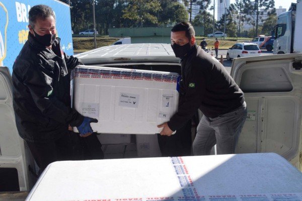 Paraná receberá mais 361.490 vacinas contra a Covid-19; parte chega nesta quarta  