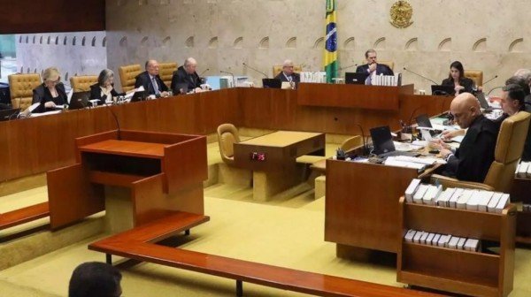 Enquanto isso, na Sala da Justiça…