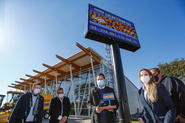 No Dia do Agricultor, governador participa do lançamento de placar sobre produção agrícola