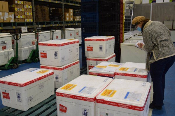 Mais 50,3 mil vacinas contra a Covid-19 são distribuídas aos municípios