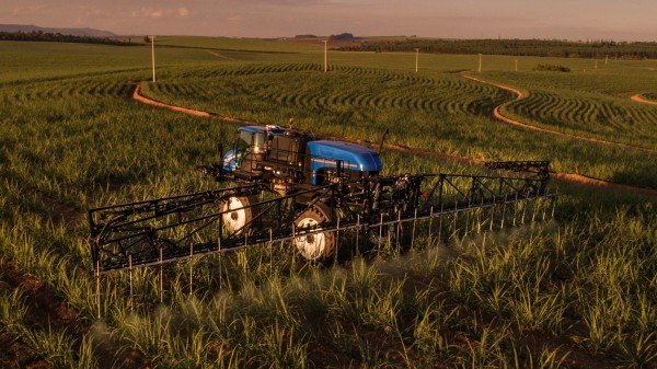 New Holland lança novo pulverizador voltado para o setor canavieiro