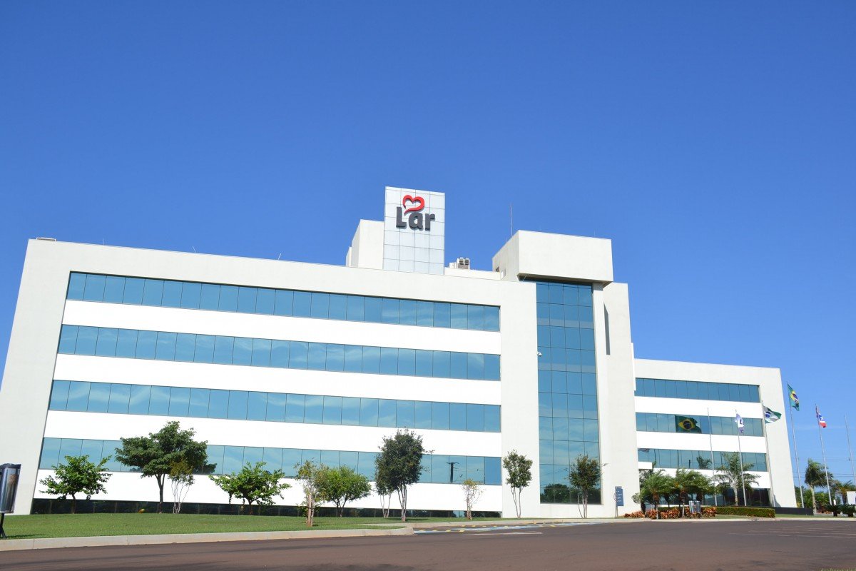 Lar é a melhor do Oeste do Paraná entre as top 10 do setor  agropecuário no anuário do jornal Valor Econômico 