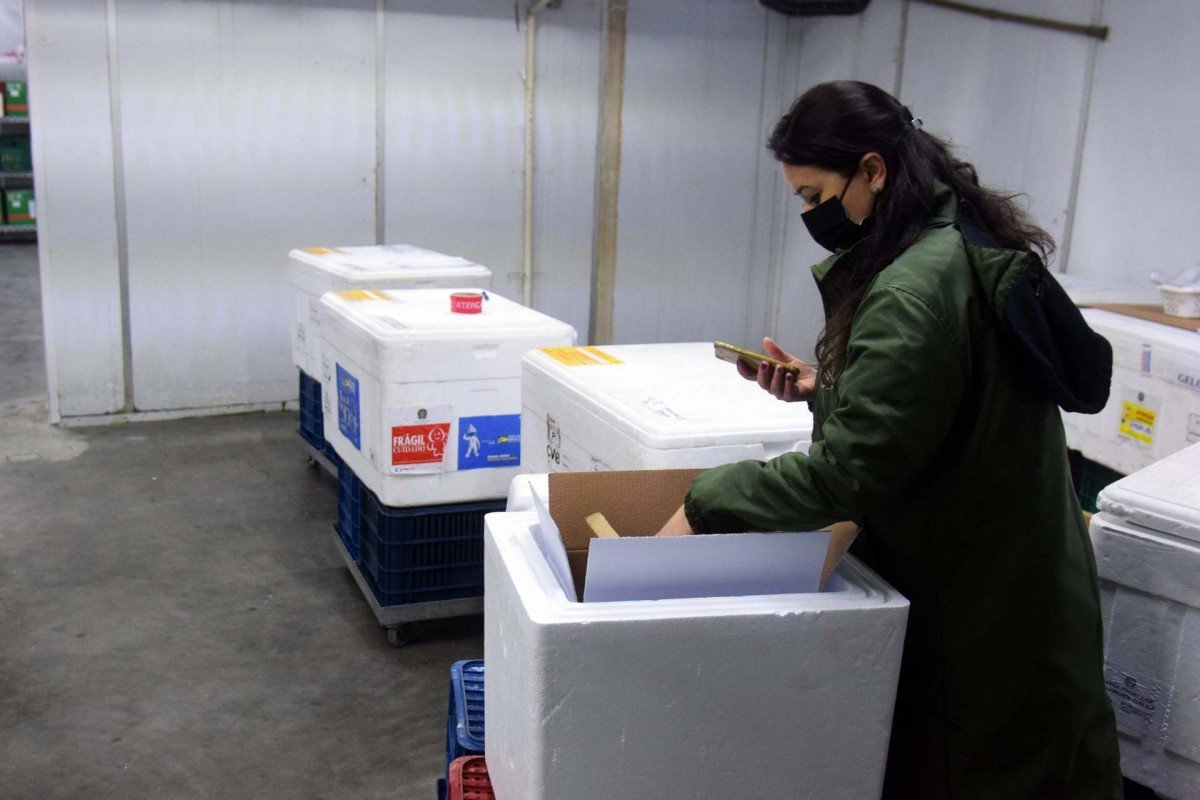 Saúde distribui vacinas para reforço de idosos acima de 60 anos e trabalhadores da saúde