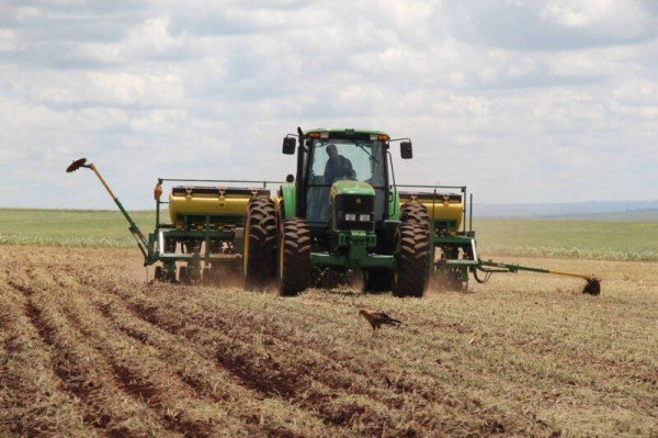 Governo libera R$ 9 milhões para revitalização de estradas rurais em 10 municípios