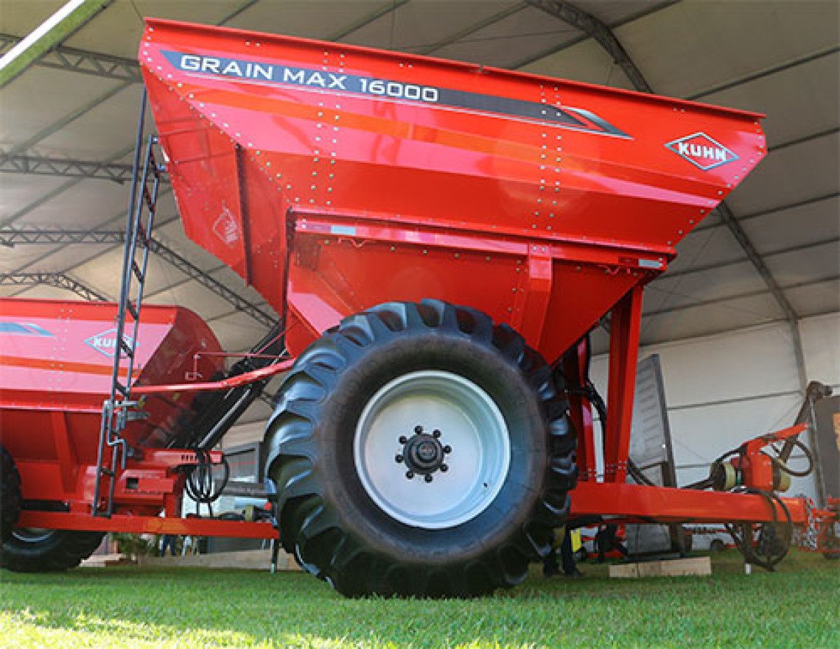 Kuhn apresenta novidades e produção nacional da linha de misturadores na Coopavel 2023