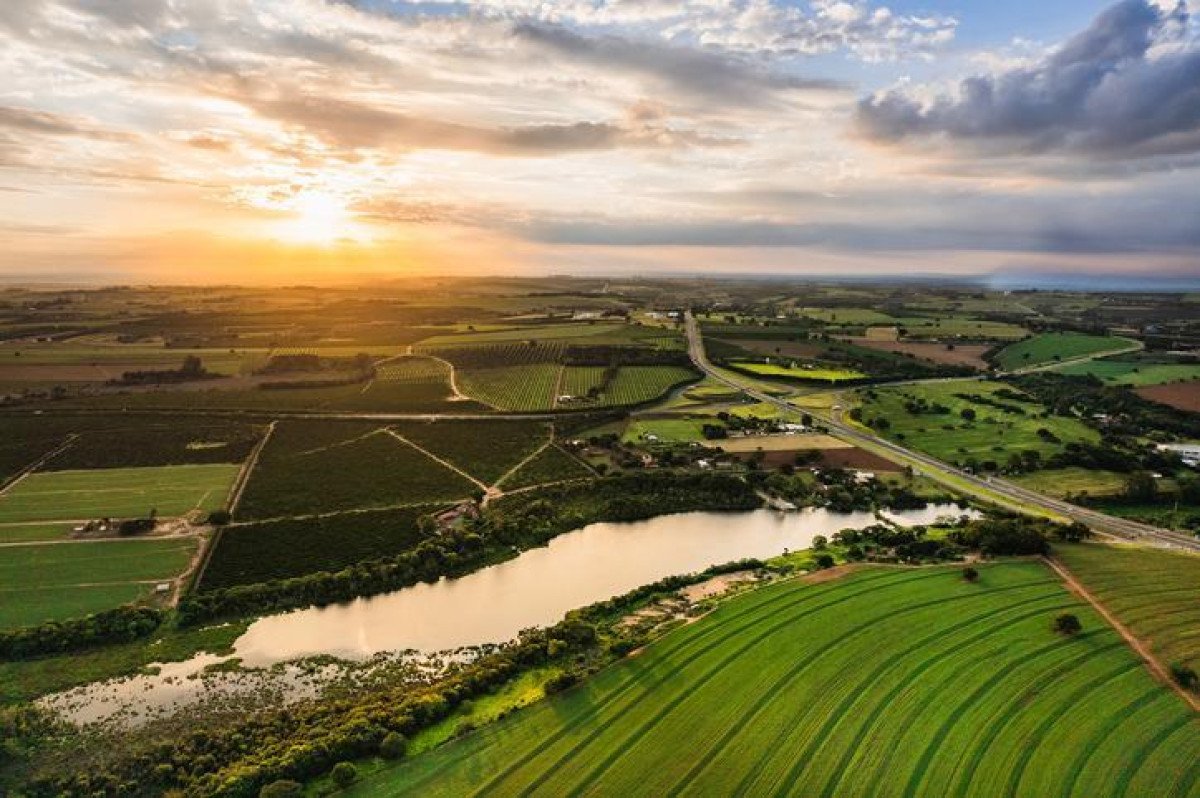 Semana começa com sol e calorão em SP
