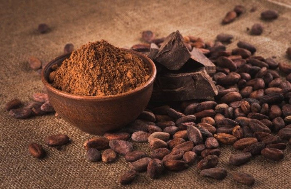 Chocolate amargo: cacau acumula alta de +50% em 12 meses e pode subir mais 