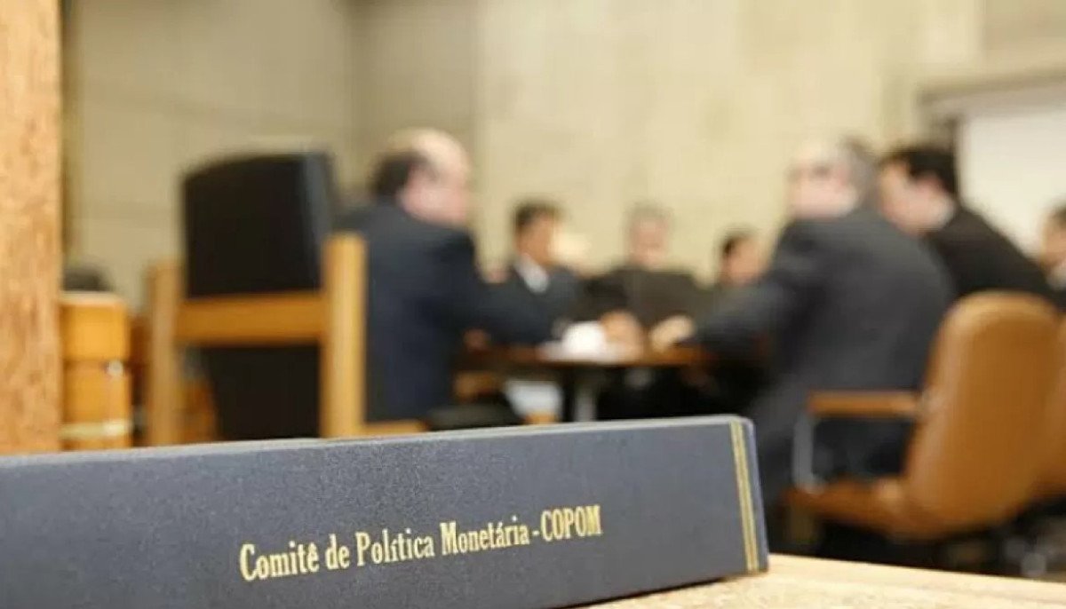 Sob pressão do Planalto, e mesmo com inflação ameaçadora, Copom corta taxa Selic para 12,75%