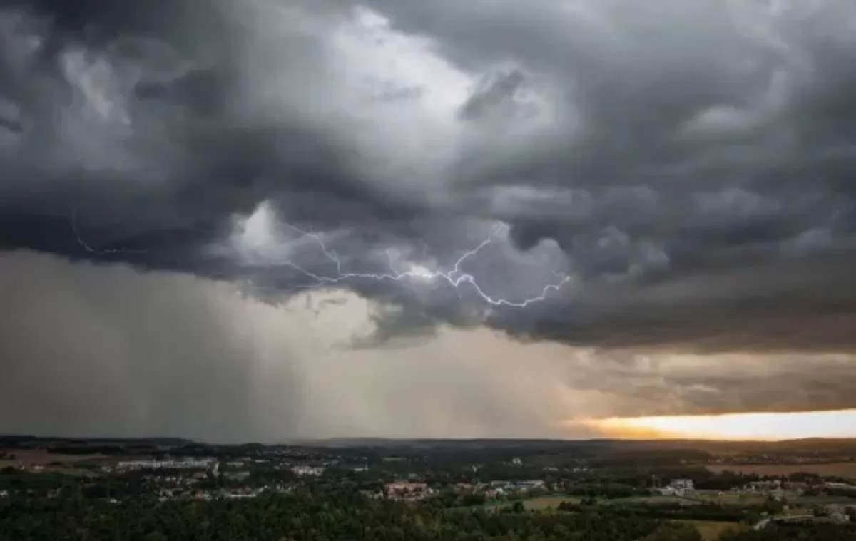 Nova frente fria chega ao Sul e deve provocar temporais