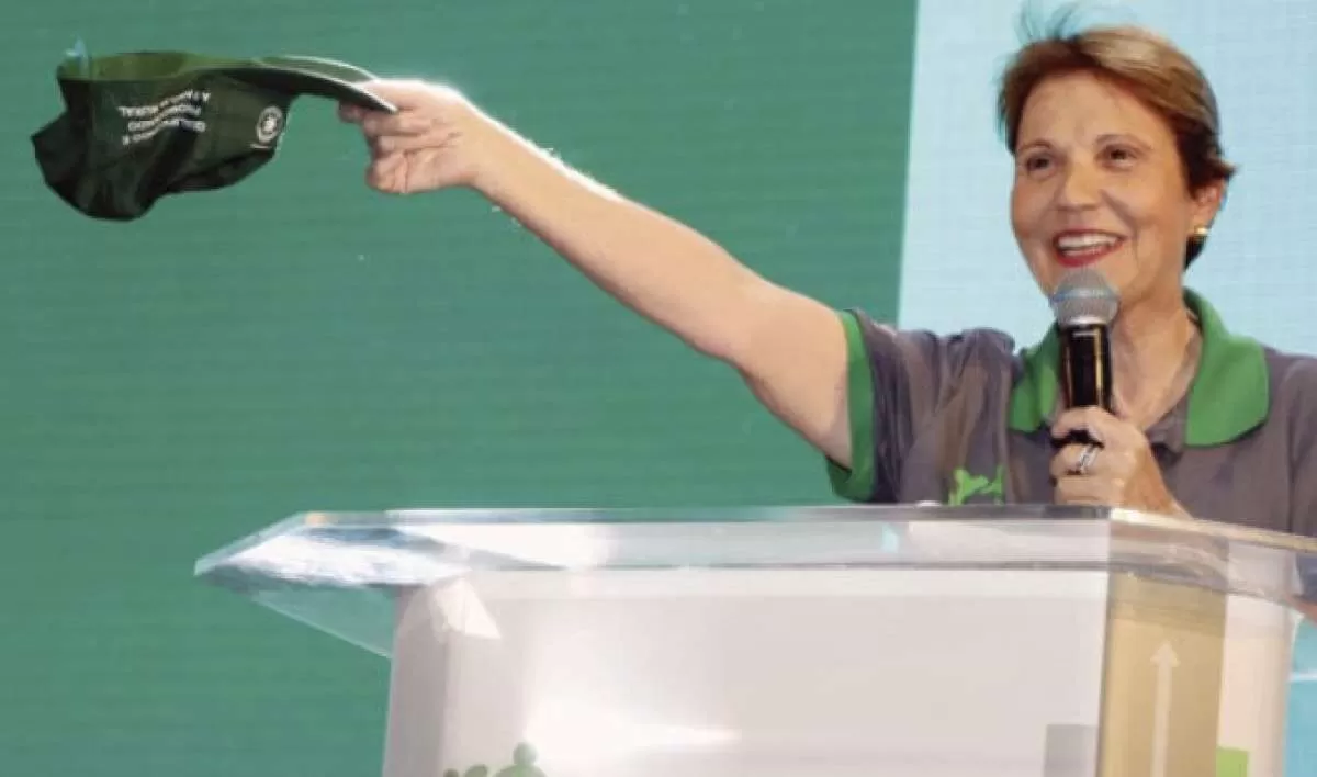 Tereza Cristina “tira o chapéu” para força feminina paranaense no campo