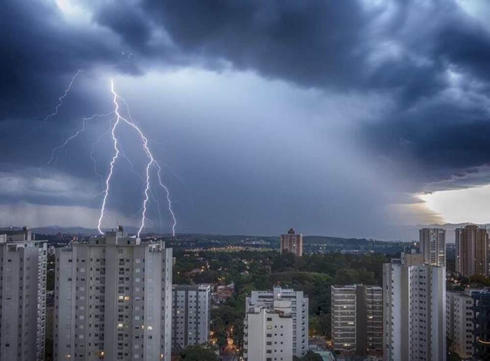 Áreas de instabilidades espalham chuva no Brasil esta semana