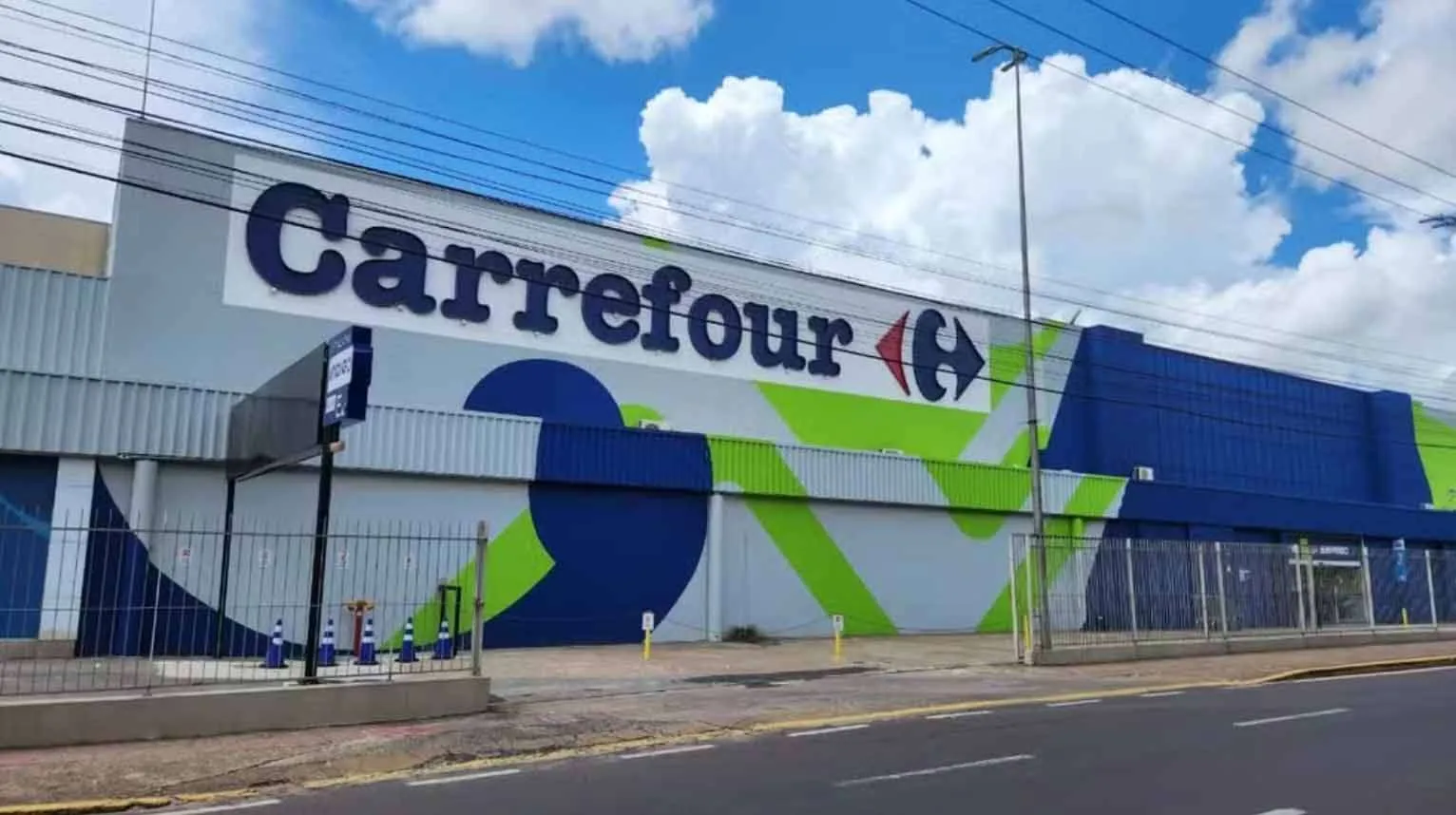 CEO do Carrefour afirma que gigante francesa não vai mais vender carne do Mercosul