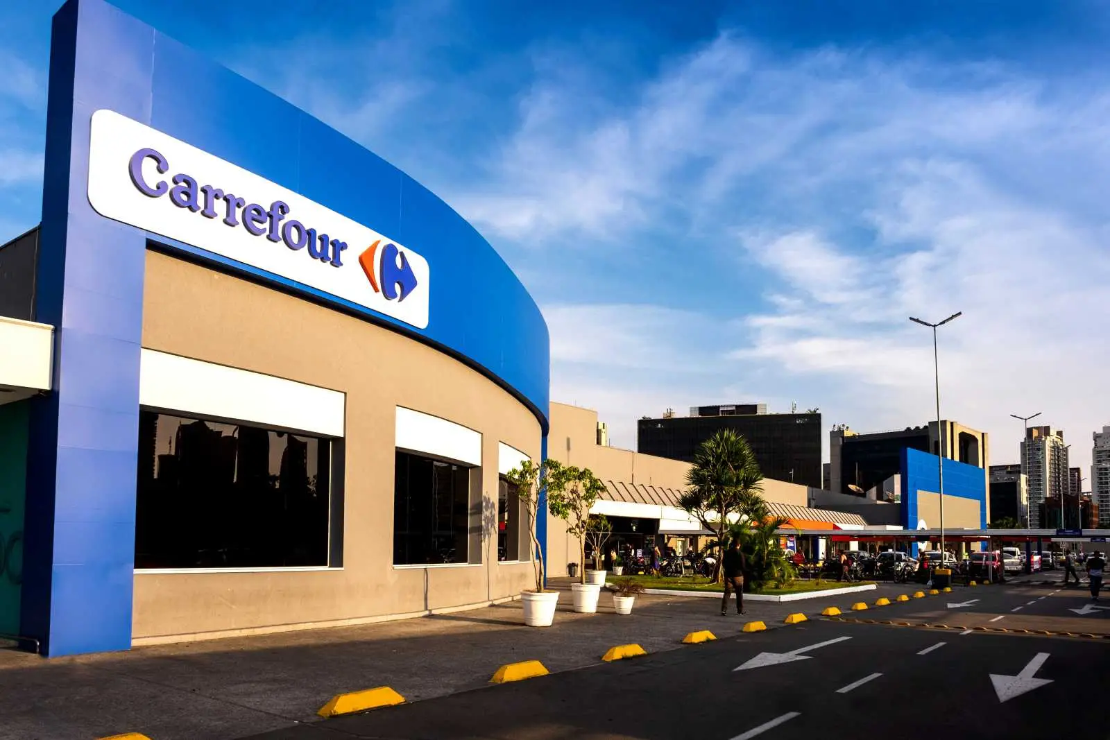 Carrefour nega desabastecimento nas lojas da rede no Brasil