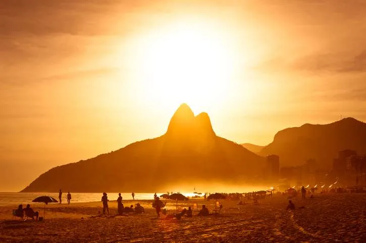 Verão 2025: Clima menos quente e instável exige monitoramento do clima