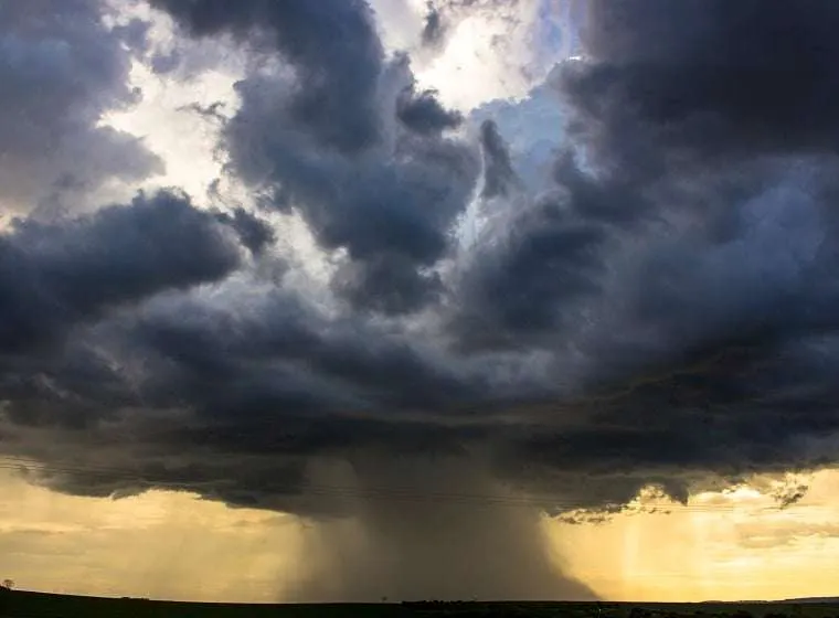 Risco de chuva forte em quase todo o Brasil nesta terça-feira