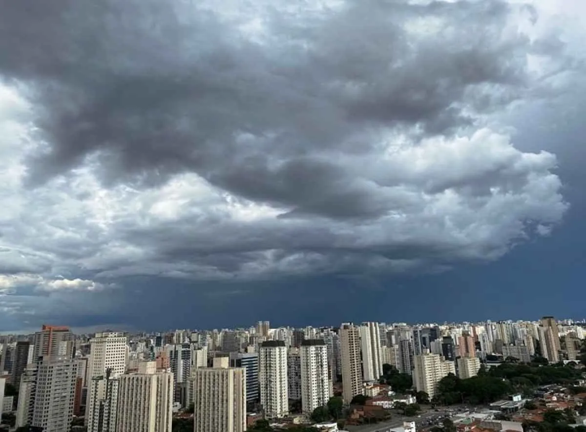 Frente fria intensifica o risco de temporal em São Paulo