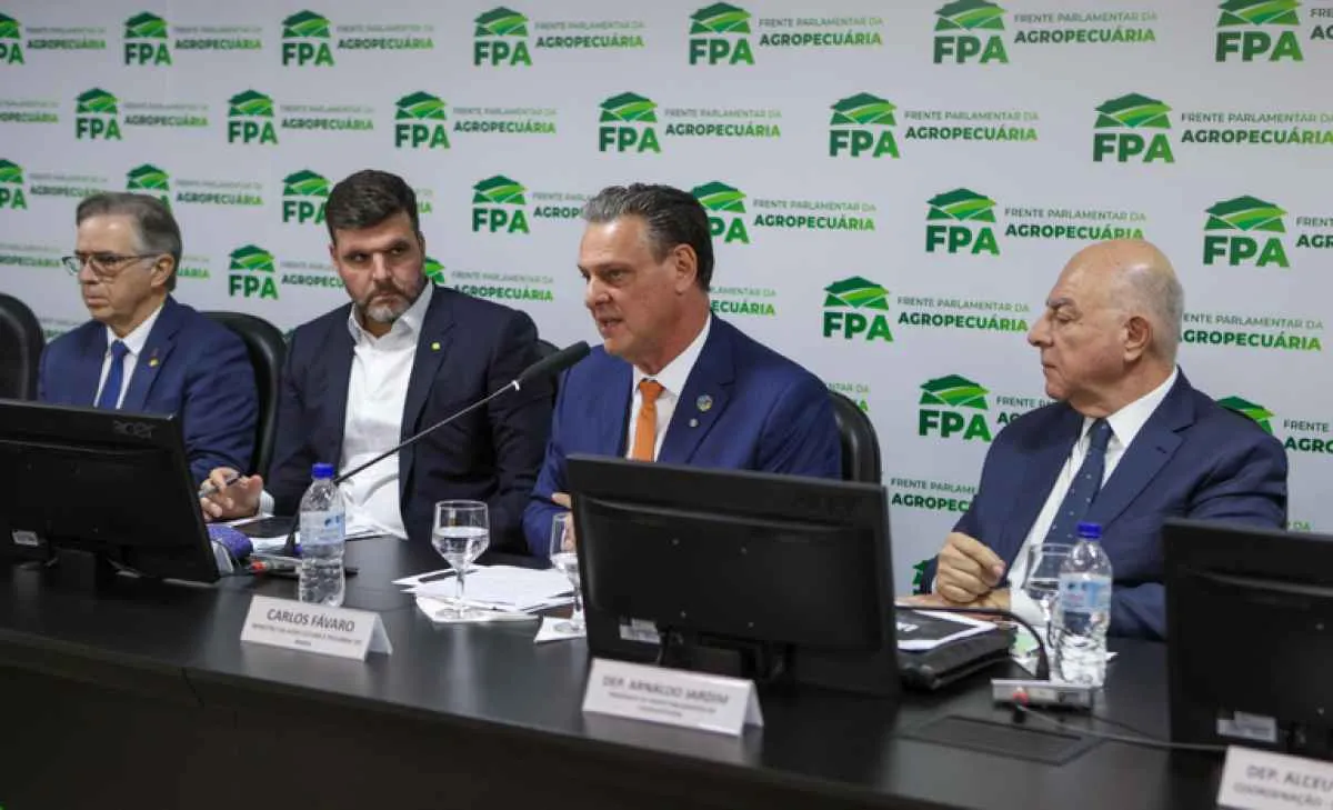 Em reunião com a FPA, Fávaro reforça parceria no combate à gripe aviária