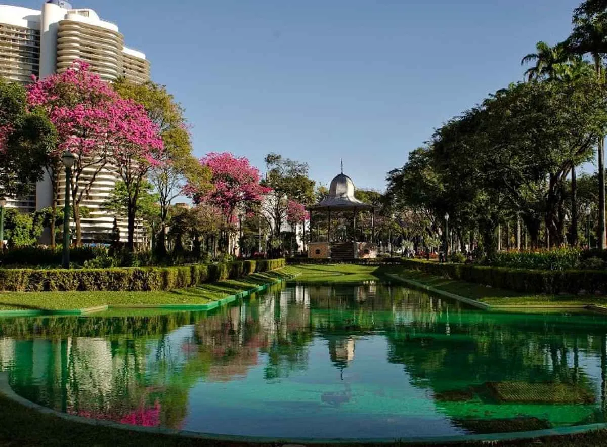 Frio intenso no Sudeste e chuvas fortes no Nordeste marcam o fim de semana