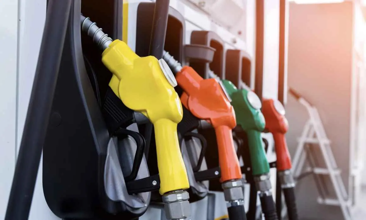 Gasolina recua só R$ 0,04 nas bombas após corte de R$ 0,17 nas refinarias