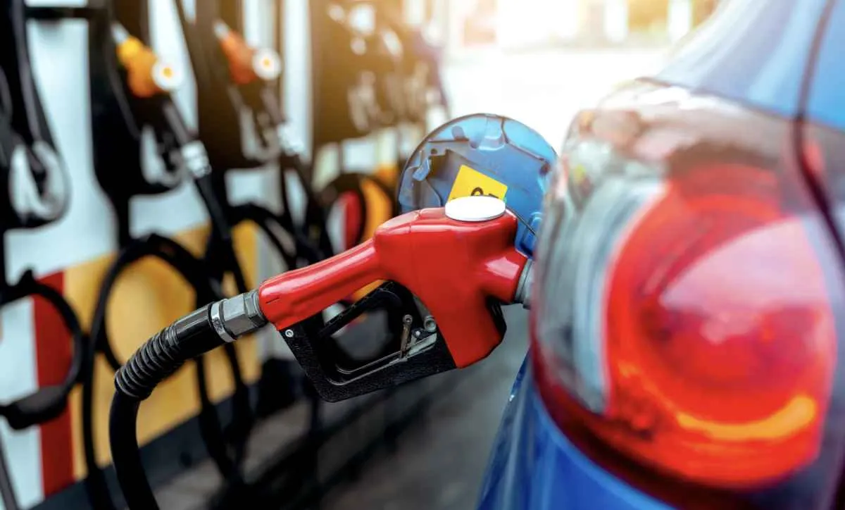 Gasolina cai 0,78% em junho, mesmo com reajuste de 5,6% da Petrobras