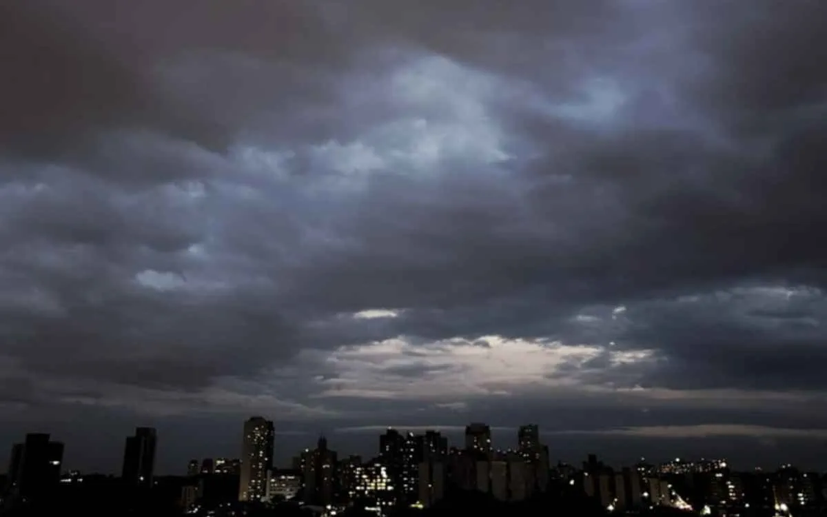 Primeira semana de junho começa com clima incomum e muita chuva em São Paulo