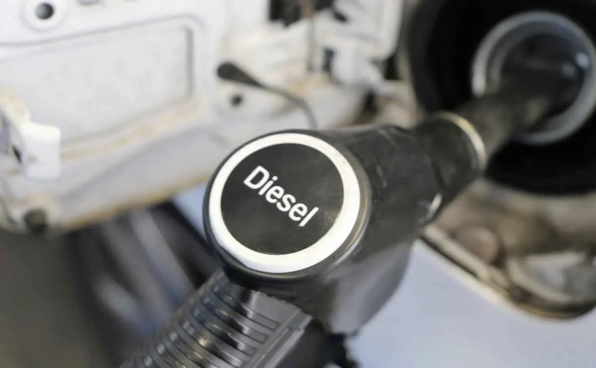Diesel A registra alta de 2,3% no início de 2025, mas avanço é freado pela maior mistura de biodiesel