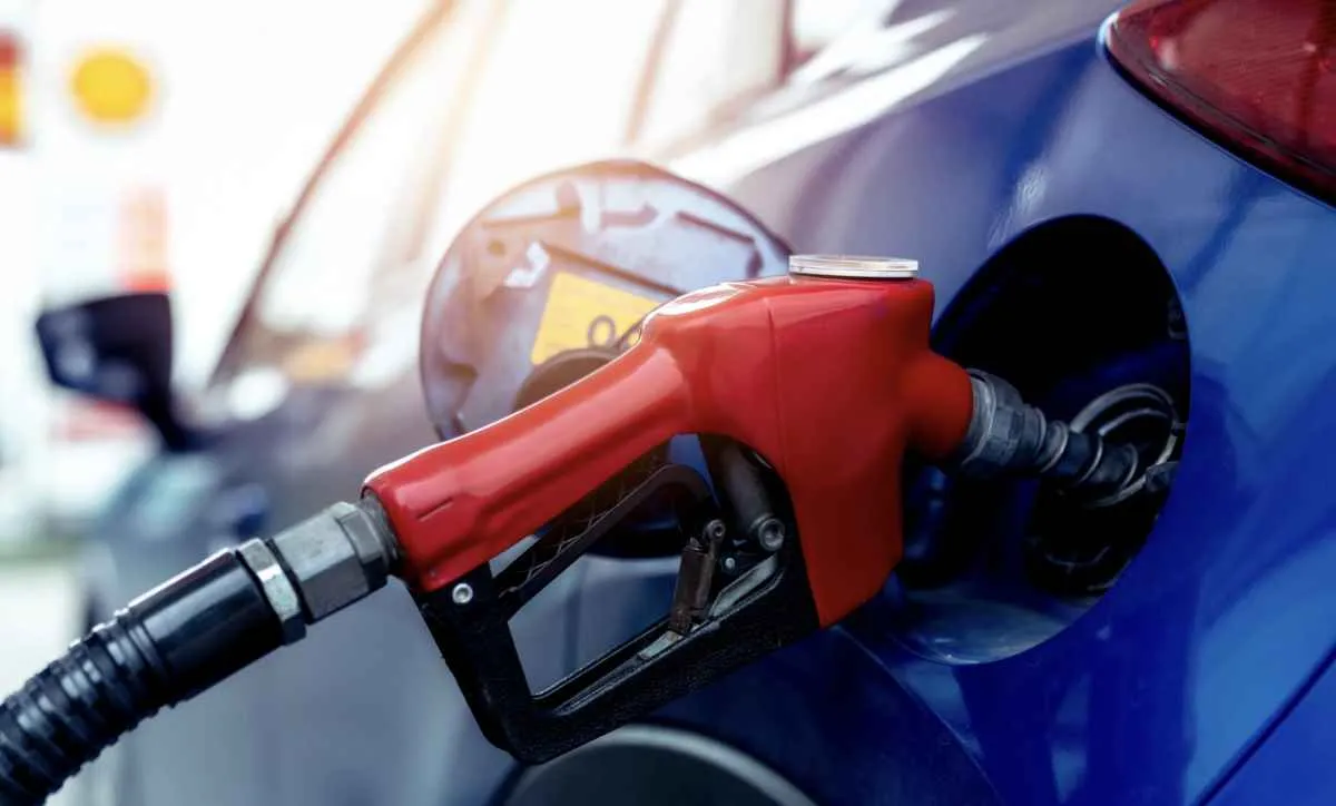 Gasolina cai menos de 1% em junho, mesmo com redução da Petrobras