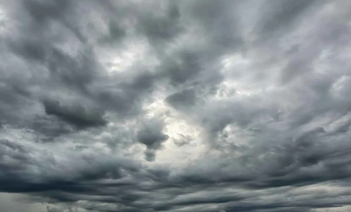 Previsão do tempo fim de semana alerta para chuva e seca no Brasil