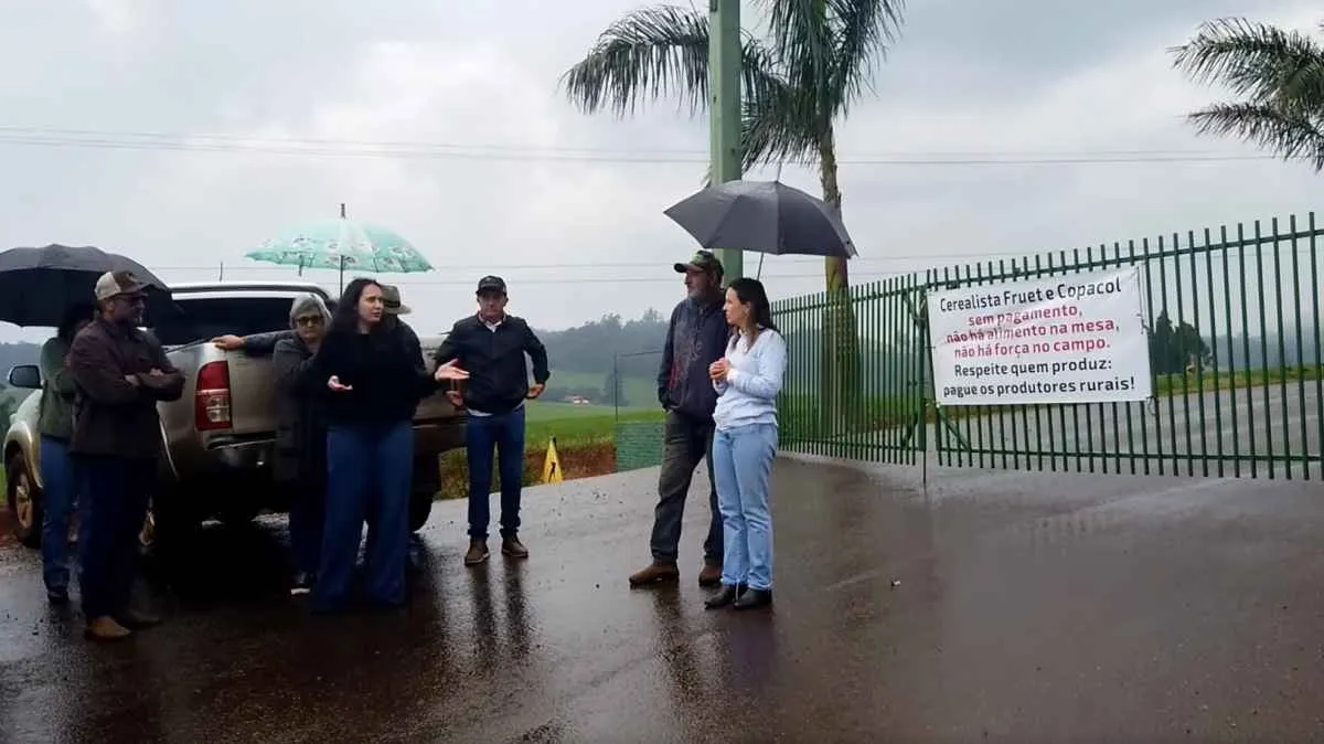 Copacol é alvo de revolta de agricultores que sofreram golpe de cerealista no PR