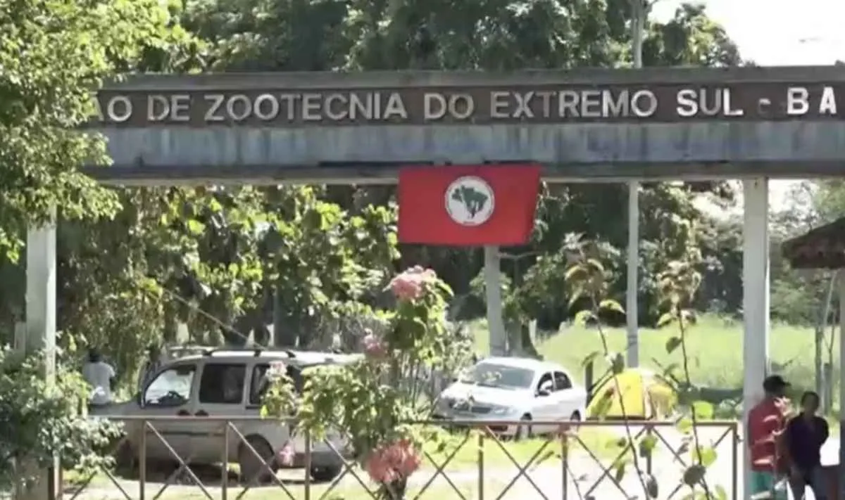 Invasão do MST paralisa centro de pesquisa internacional na Bahia