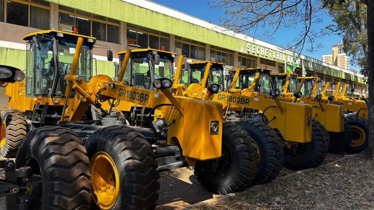 Governo de Goiás entrega R$ 7,8 milhões em máquinas para 14 municípios
