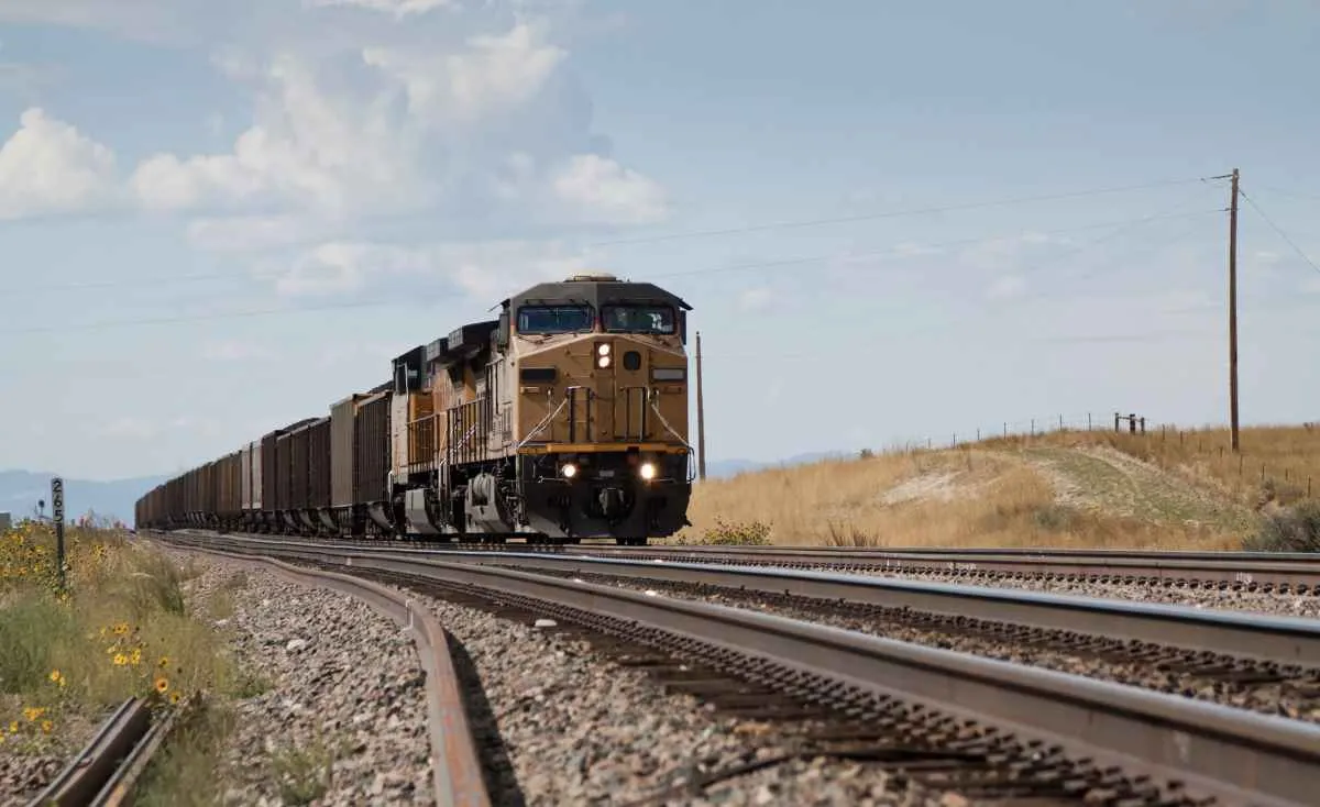 Senado aprova medida que destrava investimentos em ferrovias