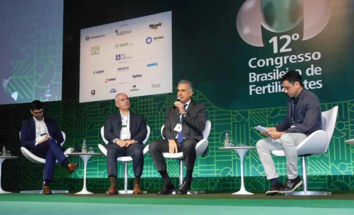 Acordo público e privado fortalece negociação de fertilizantes