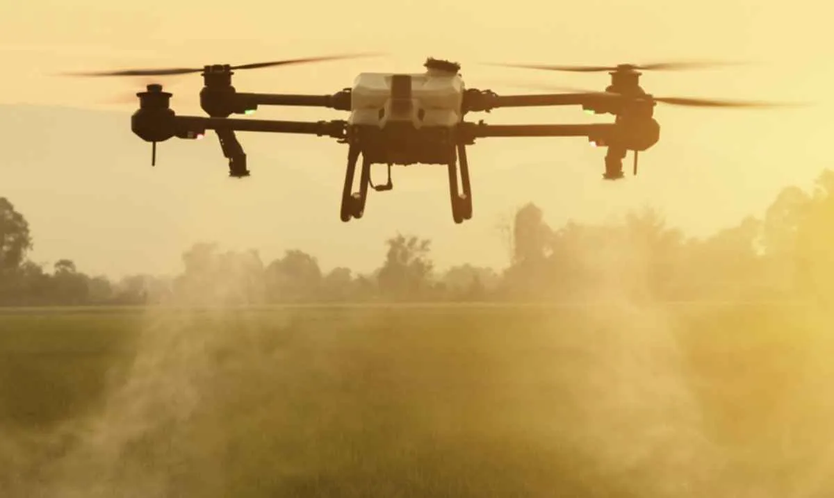 Cartilha do Sistema FAEP orienta uso seguro de drones na lavoura