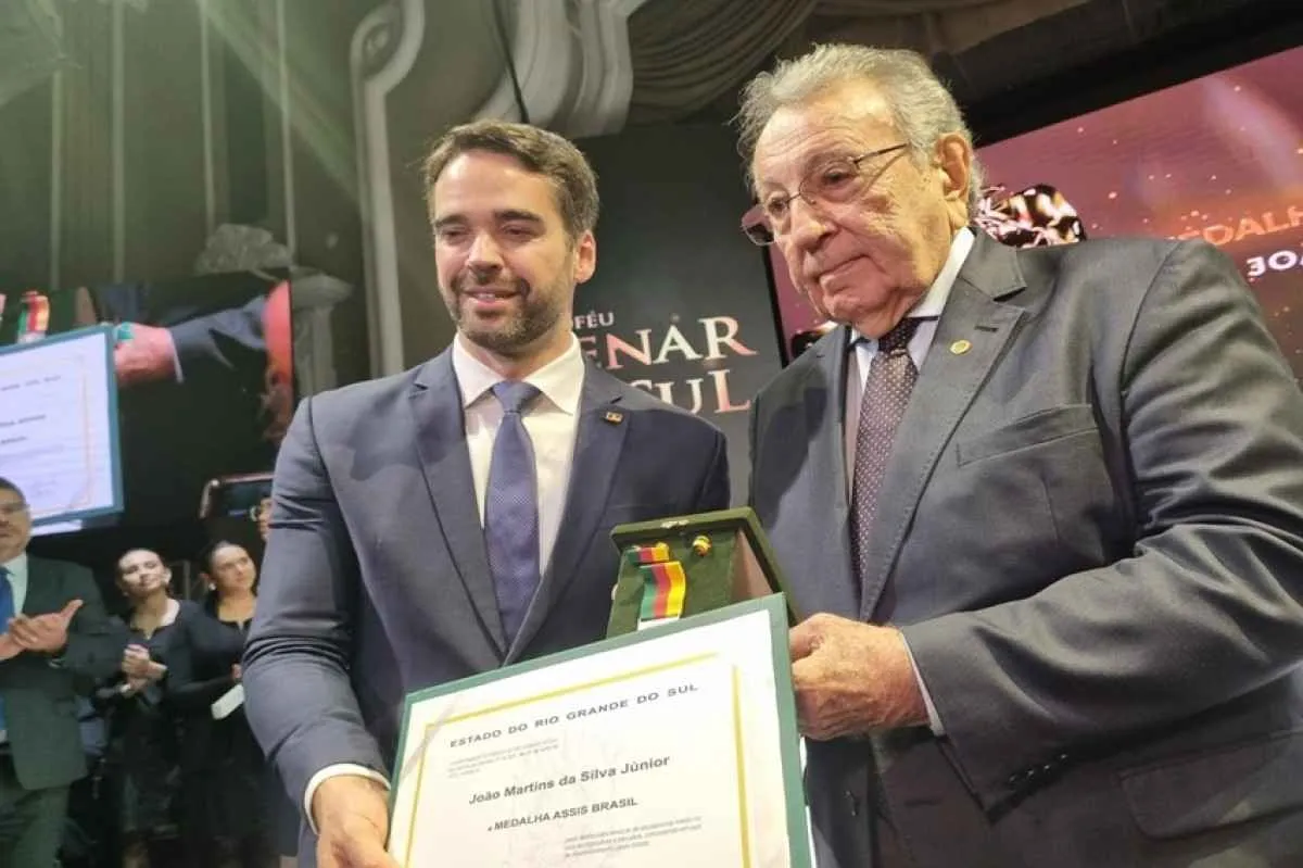 Presidente da CNA João Martins recebe homenagens no RS