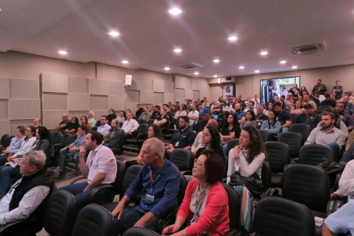Evento da Adapar no Oeste do Paraná reforça combate à raiva em herbívoros