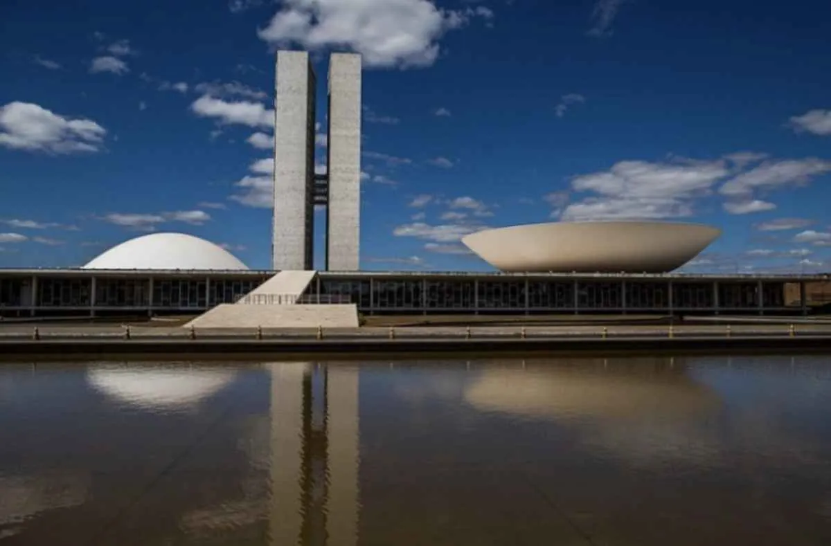 Projeto sobre faixas de fronteira avança no Congresso