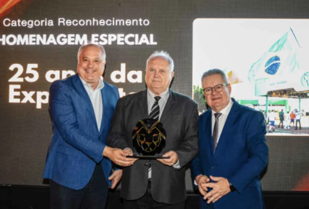 Nei César Manica é homenageado pelos 25 anos da Expodireto Cotrijal