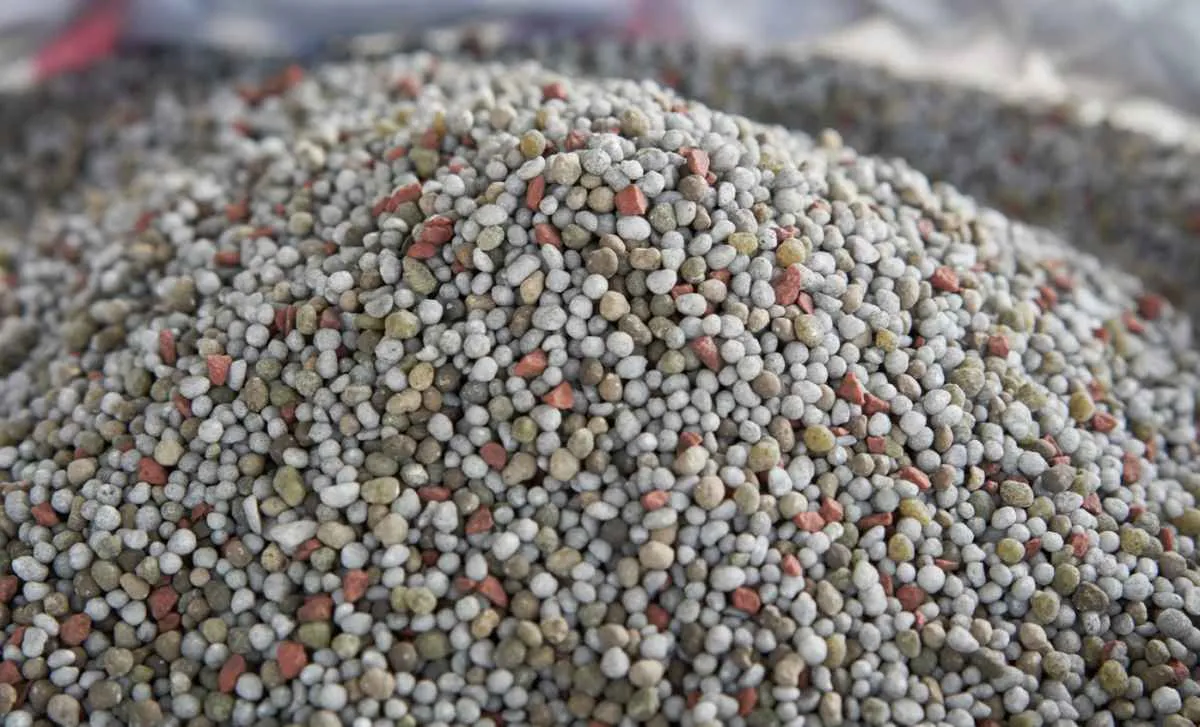 Mercado de fertilizantes recua e melhora relação de troca para produtores