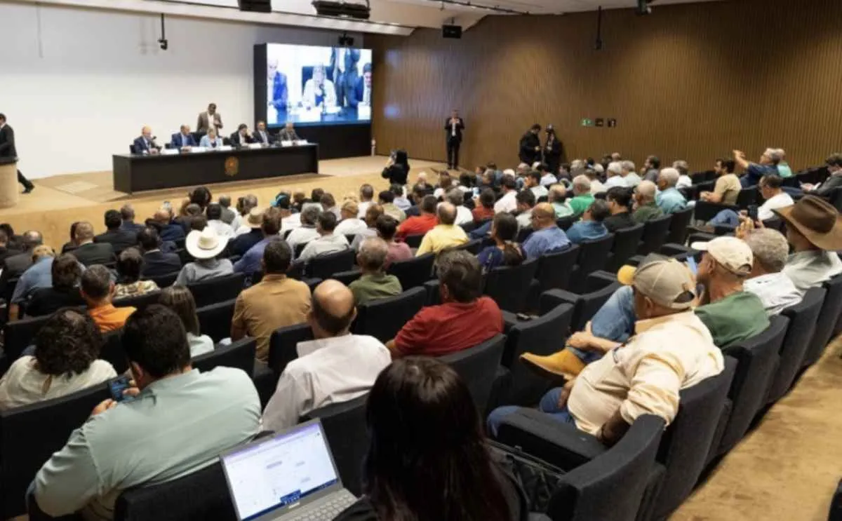 CNA defende medidas antidumping para proteger produtores de leite