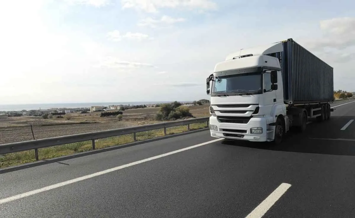 Preço médio do frete por km sobe e fecha dezembro em R$ 7,44