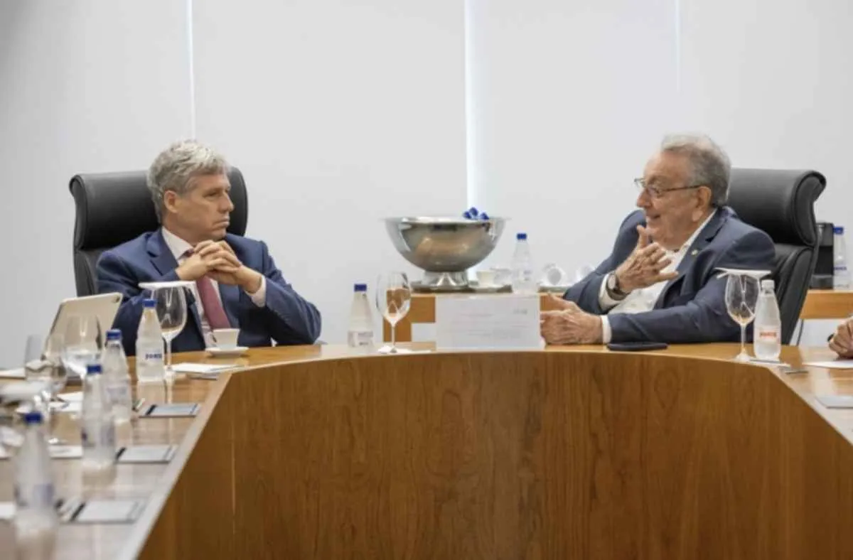 CNA e MDA discutem propostas para produtores de leite