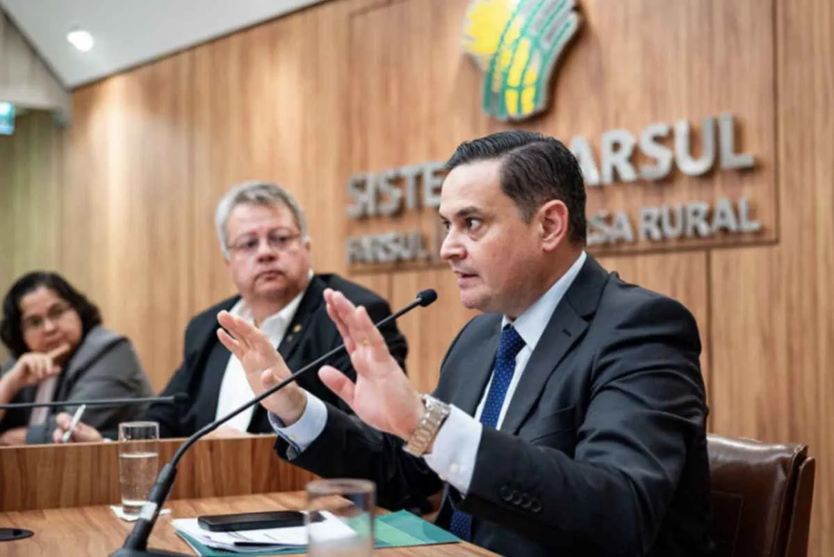 CNA discute efeitos da reforma tributária no agro na Farsul