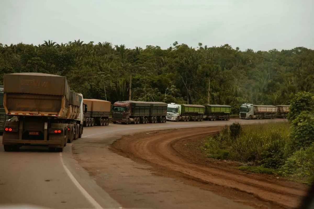 Famato flagra 25 km de fila de caminhões e cobra ampliação portuária em Miritituba
