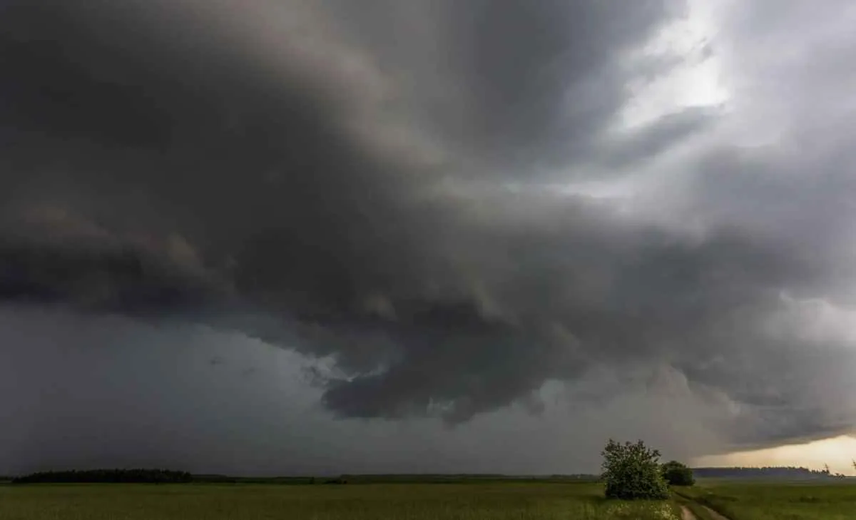 Chuva avança e calor persiste nesta quarta-feira