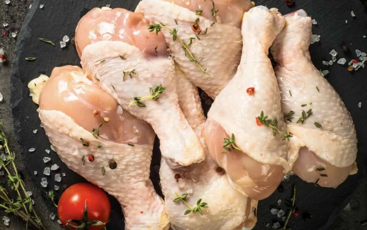 Carne de frango recua na 2ª quinzena com demanda enfraquecida