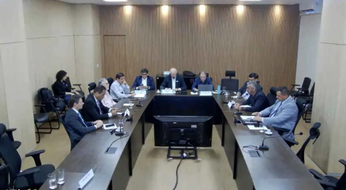 Leite tem queda de preços e pressão de importações