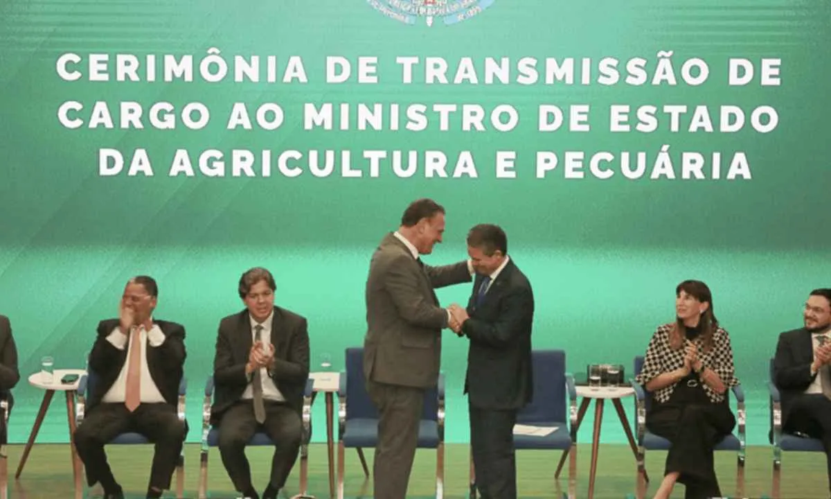 André de Paula toma posse no Mapa em cerimônia em Brasília