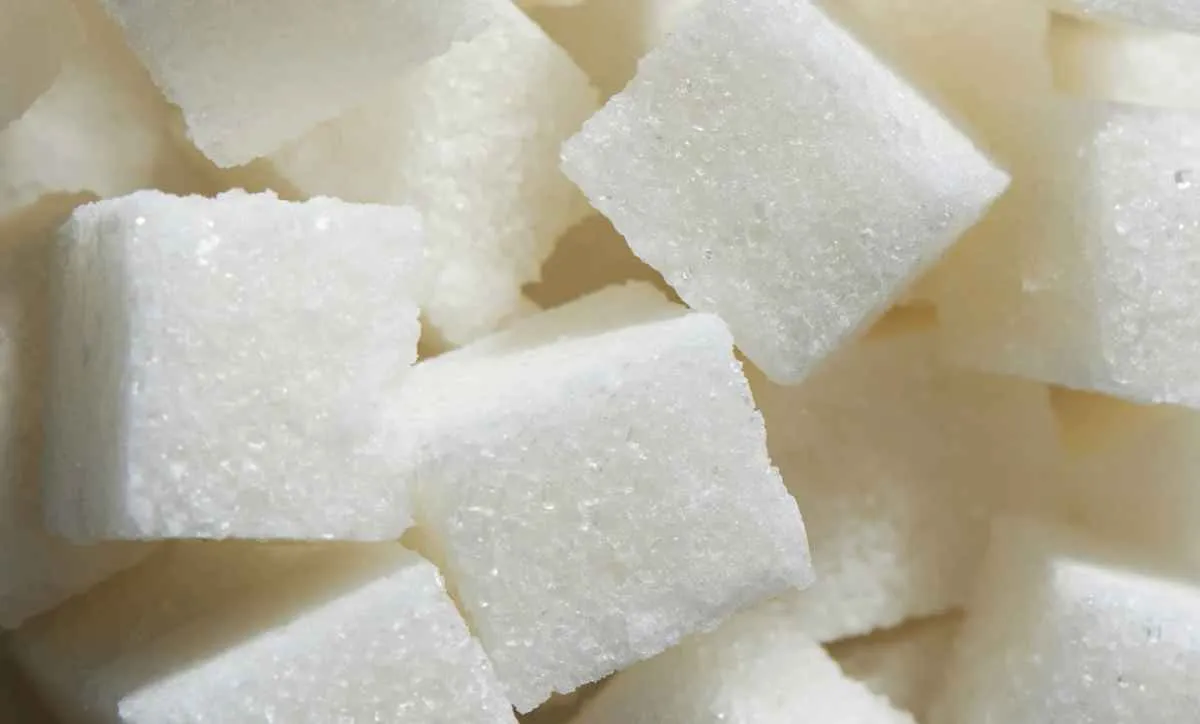 Maior oferta global derruba preços do açúcar na safra 2025/26